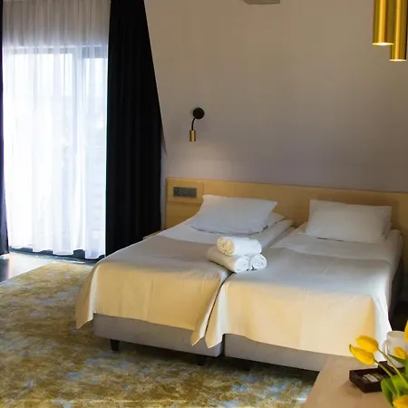 Hotel Amber Port 4*