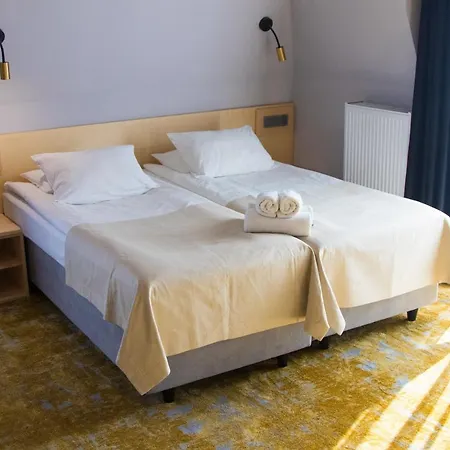 Hotel Amber Port 4*