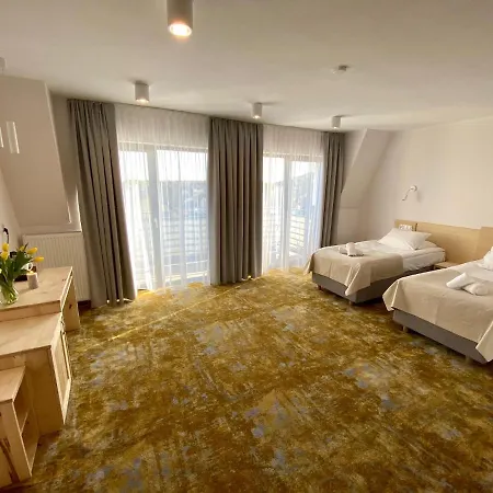 Hotel Amber Port 4*
